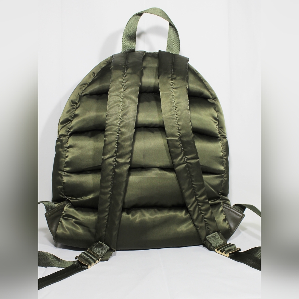 Urban Fit backpack, quilted design, great for small computers. EUC! - Picture 2 of 15